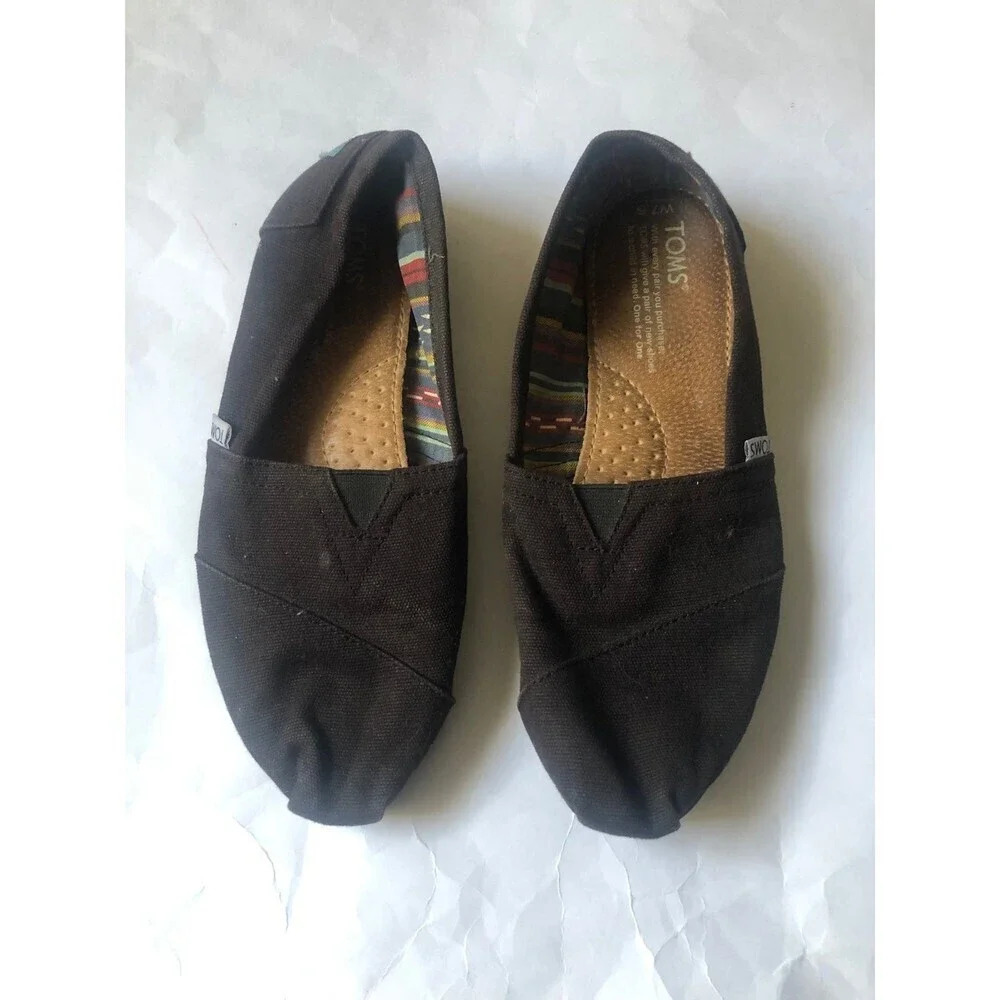 Toms Women’s Black slip on flat shoes W7.5